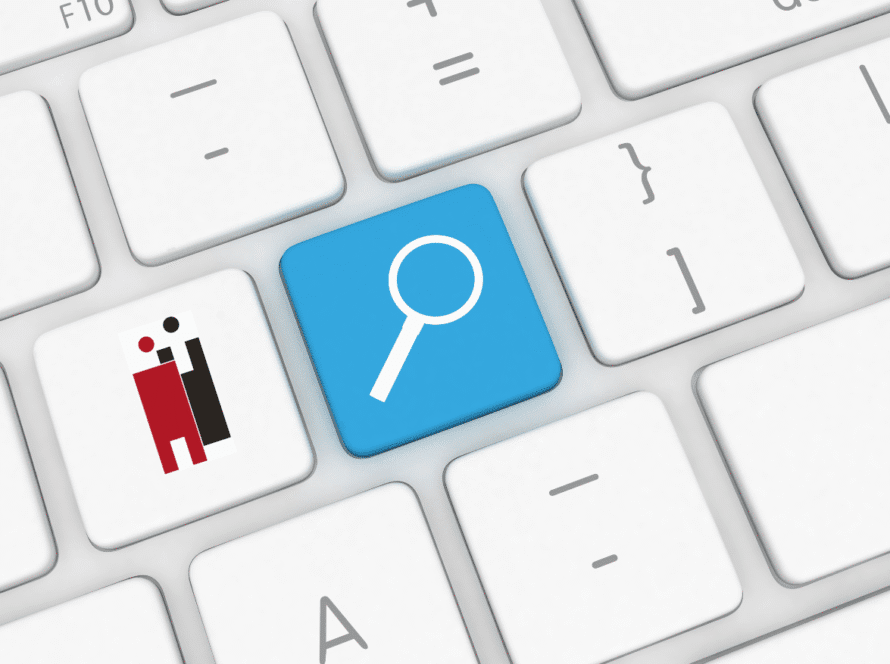 Clavier d’ordinateur avec une touche représentant une loupe et le logo des avocats, symbolisant la recherche d’un avocat pour divorce à La Réunion.