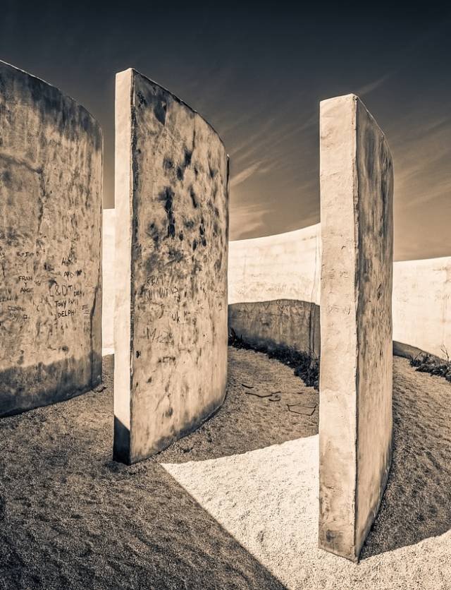 labyrinth-3207046_1280