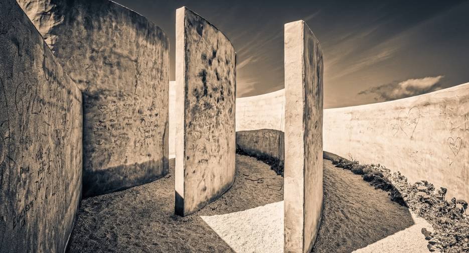 labyrinth-3207046_1280